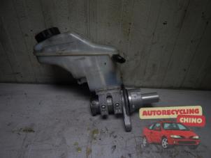 Gebruikte Hoofdremcilinder Opel Corsa D 1.4 16V Twinport Prijs € 25,00 Margeregeling aangeboden door Autorecycling Chino B.V.