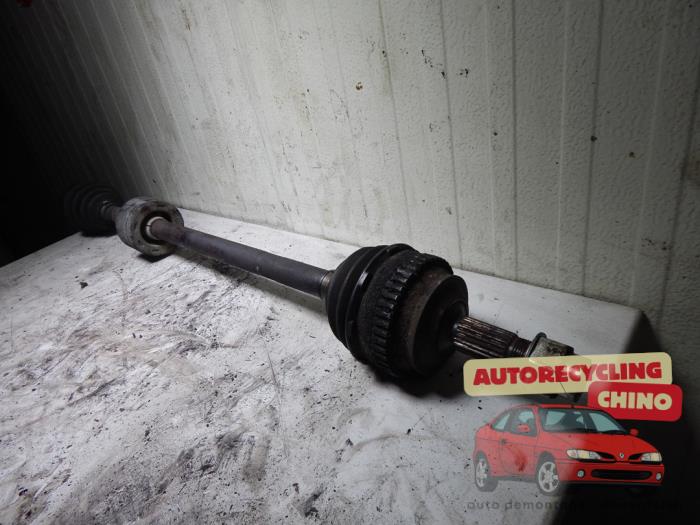 Gebruikte Steekas rechts-voor Fiat Punto Cabriolet (176C) 85 1.2 MPi 16V Prijs € 25,00 Margeregeling aangeboden door Autorecycling Chino B.V.