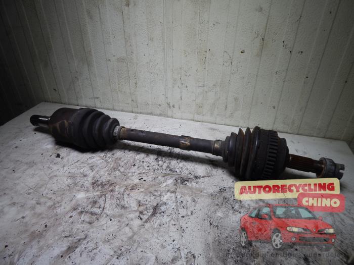 Gebruikte Steekas links-voor Fiat Punto Cabriolet (176C) 85 1.2 MPi 16V Prijs € 25,00 Margeregeling aangeboden door Autorecycling Chino B.V.