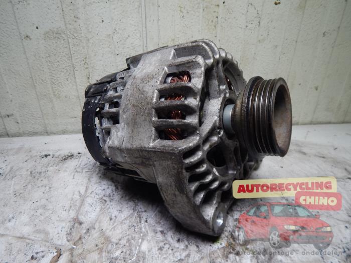 Gebruikte Alternator Fiat Punto Cabriolet (176C) 85 1.2 MPi 16V Prijs € 35,00 Margeregeling aangeboden door Autorecycling Chino B.V.