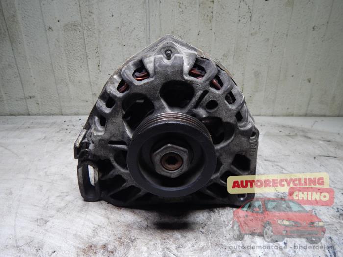 Gebruikte Dynamo Renault Twingo (C06) 1.2 Prijs € 35,00 Margeregeling aangeboden door Autorecycling Chino B.V.