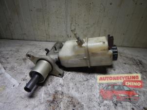 Gebruikte Hoofdremcilinder Peugeot 407 SW (6E) 2.2 16V Prijs € 25,00 Margeregeling aangeboden door Autorecycling Chino B.V.