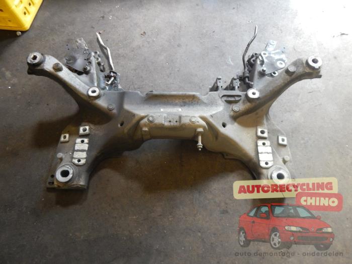 Gebruikte Subframe Peugeot 407 SW (6E) 2.2 16V Prijs € 140,00 Margeregeling aangeboden door Autorecycling Chino B.V.