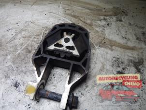 Gebruikte Versnellingsbak Steun Ford Focus 3 Wagon 1.6 TDCi 115 Prijs € 25,00 Margeregeling aangeboden door Autorecycling Chino B.V.