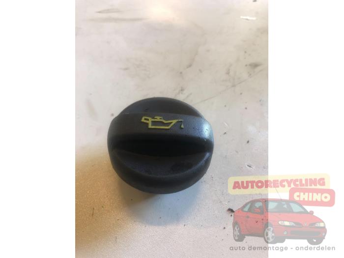 Gebruikte Oliedop Citroen Xsara Picasso (CH) 1.8 16V Prijs € 15,00 Margeregeling aangeboden door Autorecycling Chino B.V.