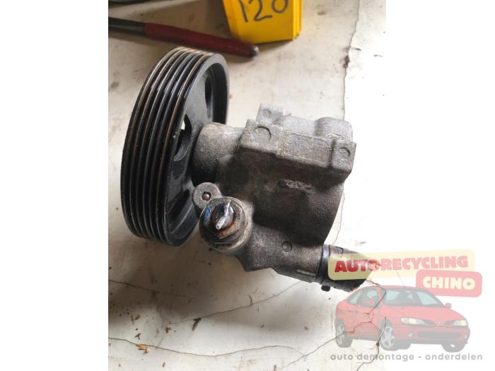 Gebruikte Pomp Servo Renault Laguna II (BG) 1.8 16V Prijs € 35,00 Margeregeling aangeboden door Autorecycling Chino B.V.
