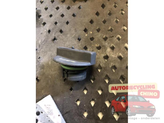 Gebruikte Oliedop Ford Ka I 1.3i Prijs € 10,00 Margeregeling aangeboden door Autorecycling Chino B.V.