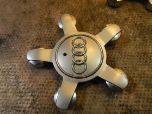 Gebruikte Naafkapje Audi Q3 (8UB/8UG) 2.0 TDI 16V 140 Quattro Prijs € 10,00 Margeregeling aangeboden door Autorecycling Chino B.V.