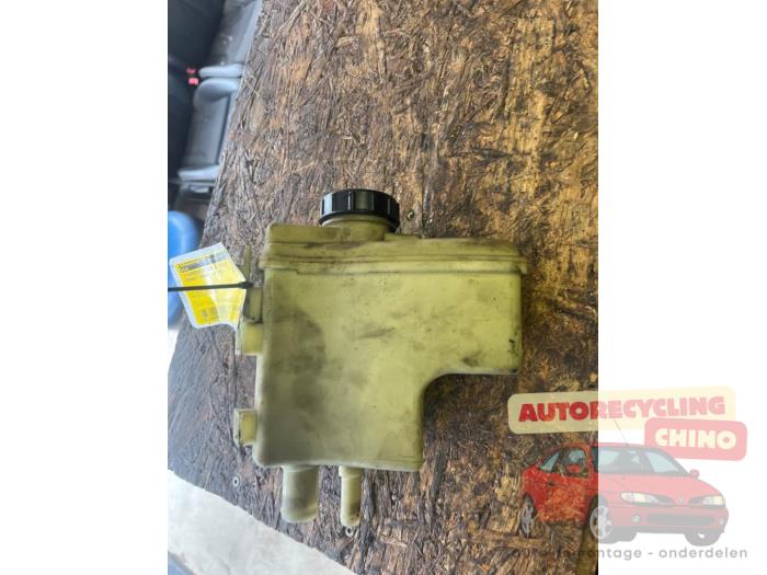 Gebruikte Servo Oliereservoir Renault Kangoo Express (FC) 1.5 dCi 60 Prijs € 9,99 Margeregeling aangeboden door Autorecycling Chino B.V.