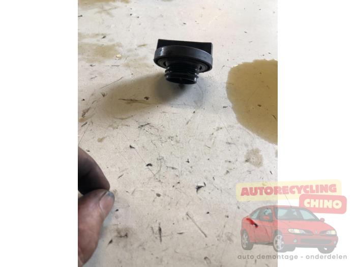 Gebruikte Oliedop Suzuki Liana (ERC/ERD/RH4) 1.6 MPi 16V Prijs € 15,00 Margeregeling aangeboden door Autorecycling Chino B.V.