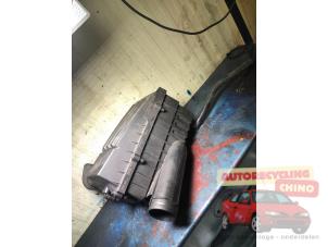 Gebruikte Luchtfilterhuis Audi A3 Cabriolet (8P7) 1.9 TDI Prijs € 40,00 Margeregeling aangeboden door Autorecycling Chino B.V.