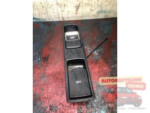 Gebruikte Handrem schakelaar Audi Q3 (8UB/8UG) 2.0 TDI 16V 120 Prijs € 50,00 Margeregeling aangeboden door Autorecycling Chino B.V.