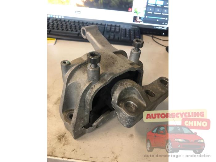 Gebruikte Motorsteun Audi Q3 (8UB/8UG) 2.0 TDI 16V 120 Prijs € 35,00 Margeregeling aangeboden door Autorecycling Chino B.V.