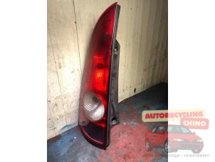 Gebruikte Achterlicht links Renault Espace (JK) 2.2 dCi 150 16V Grand Espace Prijs € 35,00 Margeregeling aangeboden door Autorecycling Chino B.V.