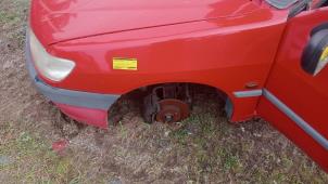 Gebruikte Spatbord links-voor Peugeot 306 (7A/C/S) 1.4 Prijs € 50,00 Margeregeling aangeboden door Autorecycling Bart