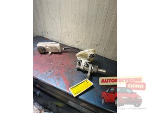 Gebruikte Hoofdremcilinder Citroen C4 Coupé (LA) 1.6 16V Prijs € 25,00 Margeregeling aangeboden door Autorecycling Chino B.V.