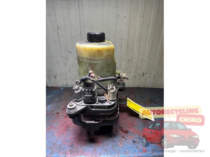 Gebruikte Pomp Servo Ford Focus 2 Wagon 1.8 16V Prijs € 75,00 Margeregeling aangeboden door Autorecycling Chino B.V.