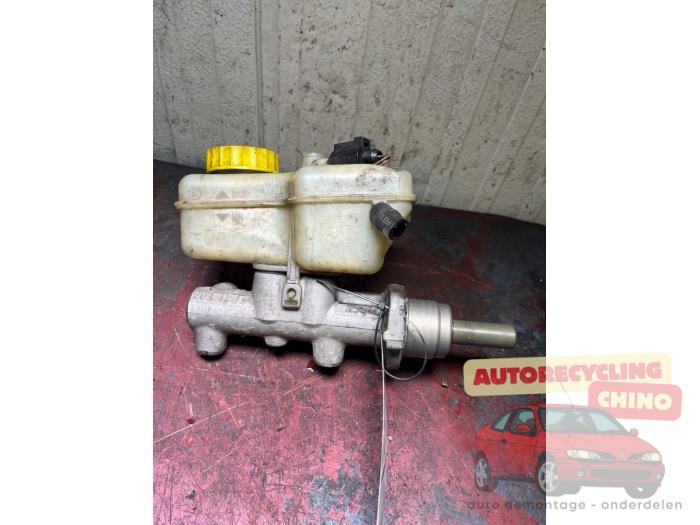 Gebruikte Hoofdremcilinder Volkswagen Polo IV (9N1/2/3) 1.2 12V Prijs € 25,00 Margeregeling aangeboden door Autorecycling Chino B.V.