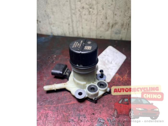 Adblue pomp van een Audi Q3 (8UB/8UG) 2.0 TDI 16V 120 2017