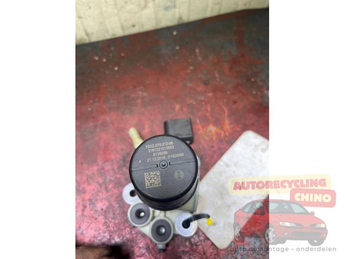 Adblue pomp van een Audi Q3 (8UB/8UG) 2.0 TDI 16V 120 2017