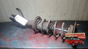 Gebruikte Mac Phersonpoot links-voor Mitsubishi Colt (Z2/Z3) 1.3 16V Prijs € 35,00 Margeregeling aangeboden door Autorecycling Chino B.V.