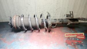 Gebruikte Schokbreker rechts-voor Opel Astra H GTC (L08) 1.3 CDTI 16V Ecotec Prijs € 40,00 Margeregeling aangeboden door Autorecycling Chino B.V.