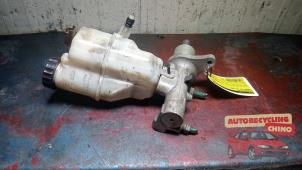 Gebruikte Hoofdremcilinder Peugeot 407 (6D) 2.2 16V Prijs € 25,00 Margeregeling aangeboden door Autorecycling Chino B.V.