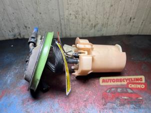 Gebruikte Benzinepomp Opel Zafira (F75) 2.2 16V Prijs € 39,99 Margeregeling aangeboden door Autorecycling Chino B.V.