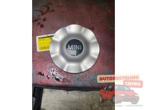 Gebruikte Naafkapje Mini Mini (R56) 1.6 16V Cooper Prijs € 10,00 Margeregeling aangeboden door Autorecycling Chino B.V.