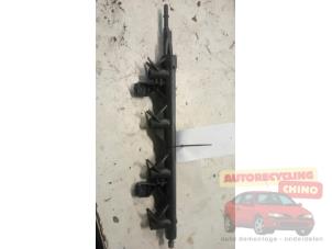 Gebruikte Injector brug Mini Mini (R56) 1.6 16V Cooper Prijs € 25,00 Margeregeling aangeboden door Autorecycling Chino B.V.