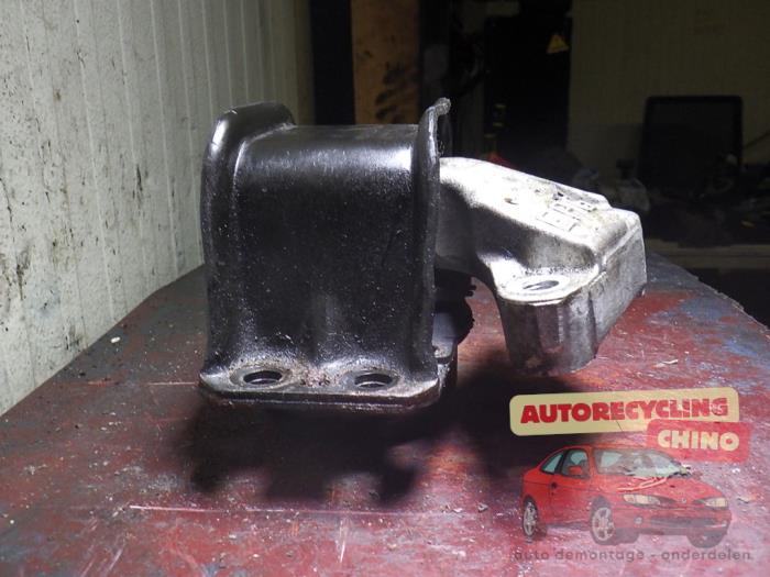 Motorsteun van een Citroën C4 Berline (NC) 1.4 16V VTi 2011