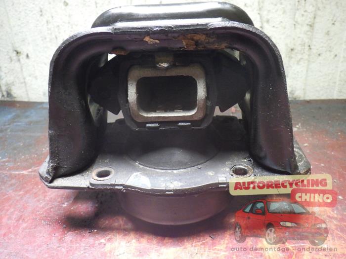 Motorsteun van een Citroën C4 Berline (NC) 1.4 16V VTi 2011