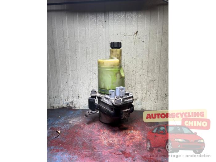 Gebruikte Pomp Servo Volvo C30 (EK/MK) 1.6 D 16V Prijs € 50,00 Margeregeling aangeboden door Autorecycling Chino B.V.