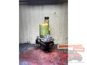 Gebruikte Pomp Servo Volvo C30 (EK/MK) 1.6 D 16V Prijs € 50,00 Margeregeling aangeboden door Autorecycling Chino B.V.