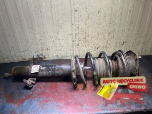 Gebruikte Schokdemper links-voor Mini Mini (R56) 1.6 16V Cooper Prijs € 50,00 Margeregeling aangeboden door Autorecycling Chino B.V.