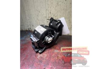 Gebruikte Chaufage Ventilatiemotor Mercedes C Combi (S203) 2.0 C-200K 16V Prijs € 25,00 Margeregeling aangeboden door Autorecycling Chino B.V.