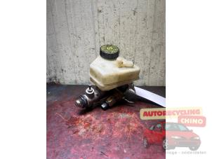 Gebruikte Hoofdremcilinder Mercedes C Combi (S203) 2.0 C-200K 16V Prijs € 25,00 Margeregeling aangeboden door Autorecycling Chino B.V.