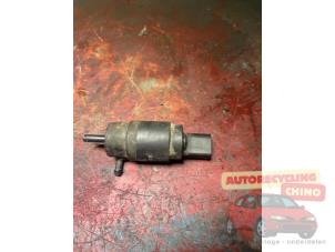 Gebruikte Ruitensproeierpomp voor Mercedes C Combi (S203) 2.0 C-200K 16V Prijs € 10,00 Margeregeling aangeboden door Autorecycling Chino B.V.