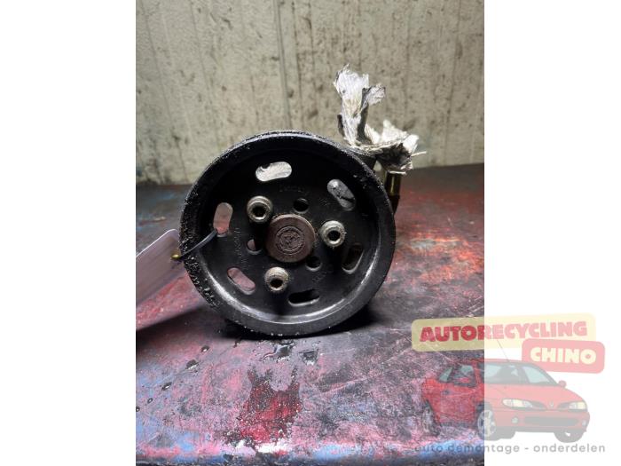 Gebruikte Pomp Servo Volkswagen Passat (3B3) 1.9 TDI 100 Prijs € 35,00 Margeregeling aangeboden door Autorecycling Chino B.V.