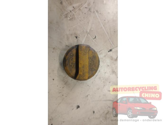 Gebruikte Oliedop Opel Meriva (A) 1.6 16V Prijs € 15,00 Margeregeling aangeboden door Autorecycling Chino B.V.