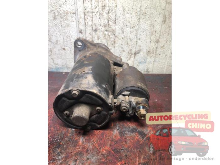 Startmotor van een Nissan Micra (K11) 1.3 LX,SLX 16V 2000