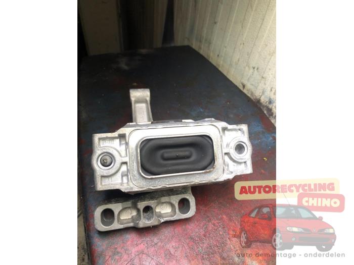 Gebruikte Motorsteun Audi Q3 (F3B) 1.4 45 TFSI e 16V Prijs € 35,00 Margeregeling aangeboden door Autorecycling Chino B.V.