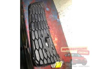 Gebruikte Grille Audi Q3 (F3B) 1.4 45 TFSI e 16V Prijs € 40,00 Margeregeling aangeboden door Autorecycling Chino B.V.