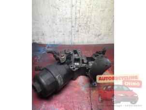 Gebruikte Oliefilterhuis Opel Corsa D 1.3 CDTi 16V ecoFLEX Prijs € 30,00 Margeregeling aangeboden door Autorecycling Chino B.V.
