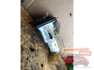 Gebruikte Benzinepomp Daihatsu Sirion/Storia (M1) 1.0 12V DVVT Prijs € 35,00 Margeregeling aangeboden door Autorecycling Chino B.V.