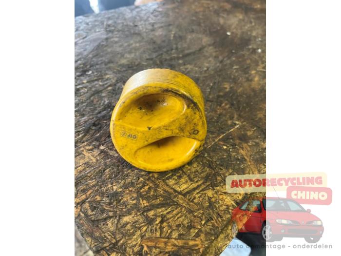 Gebruikte Oliedop Renault Clio II (BB/CB) 1.6 Autom. Prijs € 10,00 Margeregeling aangeboden door Autorecycling Chino B.V.