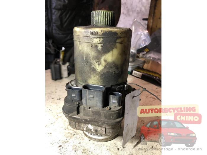 Gebruikte Pomp Servo Volkswagen Polo IV (9N1/2/3) 1.4 TDI 80 Prijs € 50,00 Margeregeling aangeboden door Autorecycling Chino B.V.