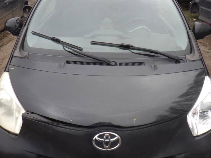 Motorkap van een Toyota iQ 1.0 12V VVT-i 2010
