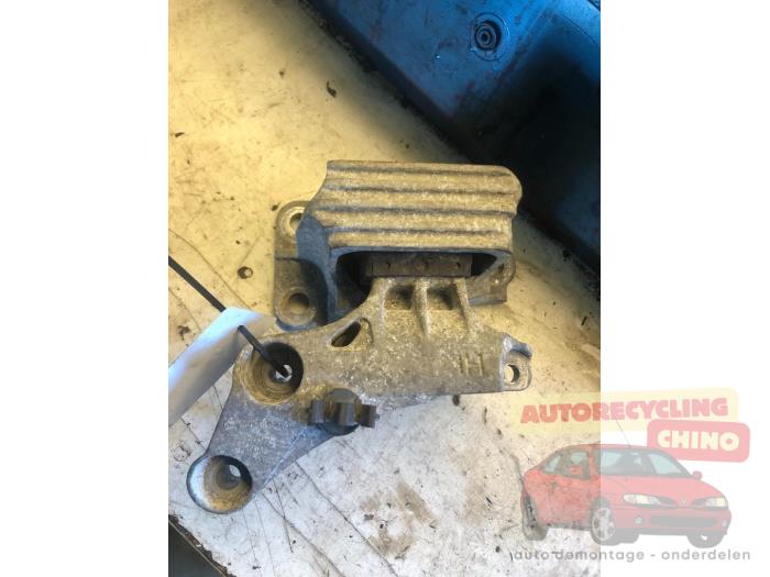 Gebruikte Motorsteun Renault Megane III Berline (BZ) 1.4 16V TCe 130 Prijs € 30,00 Margeregeling aangeboden door Autorecycling Chino B.V.