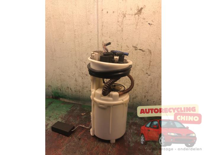 Gebruikte Benzinepomp Volkswagen Golf IV (1J1) 1.6 16V Prijs € 35,00 Margeregeling aangeboden door Autorecycling Chino B.V.